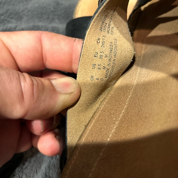 Clarks Artisan Sandals- Size 8.5 - Picture 4 of 4